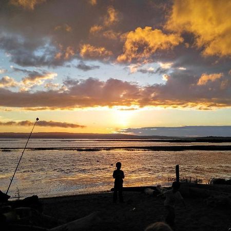 Warm Beach Hideaway With Private Beach! Stanwood Eksteriør billede