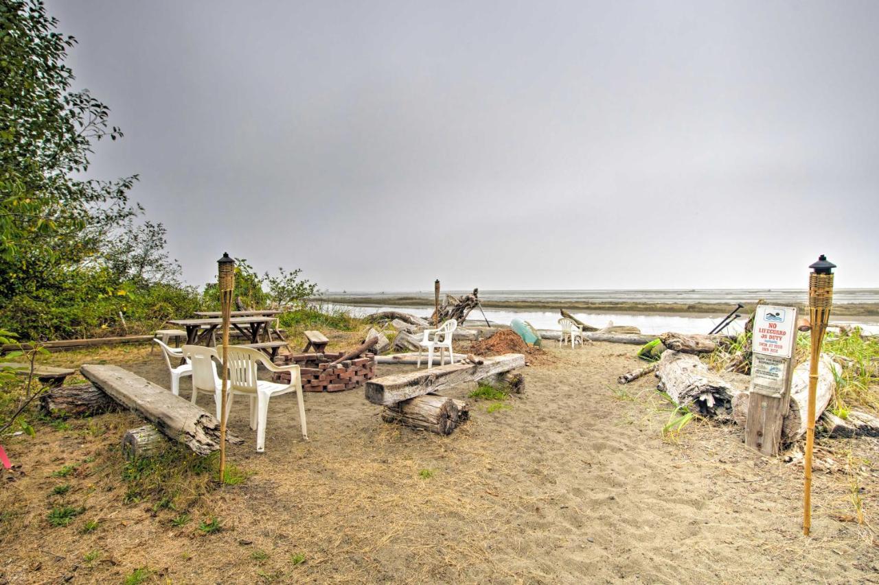 Warm Beach Hideaway With Private Beach! Stanwood Eksteriør billede