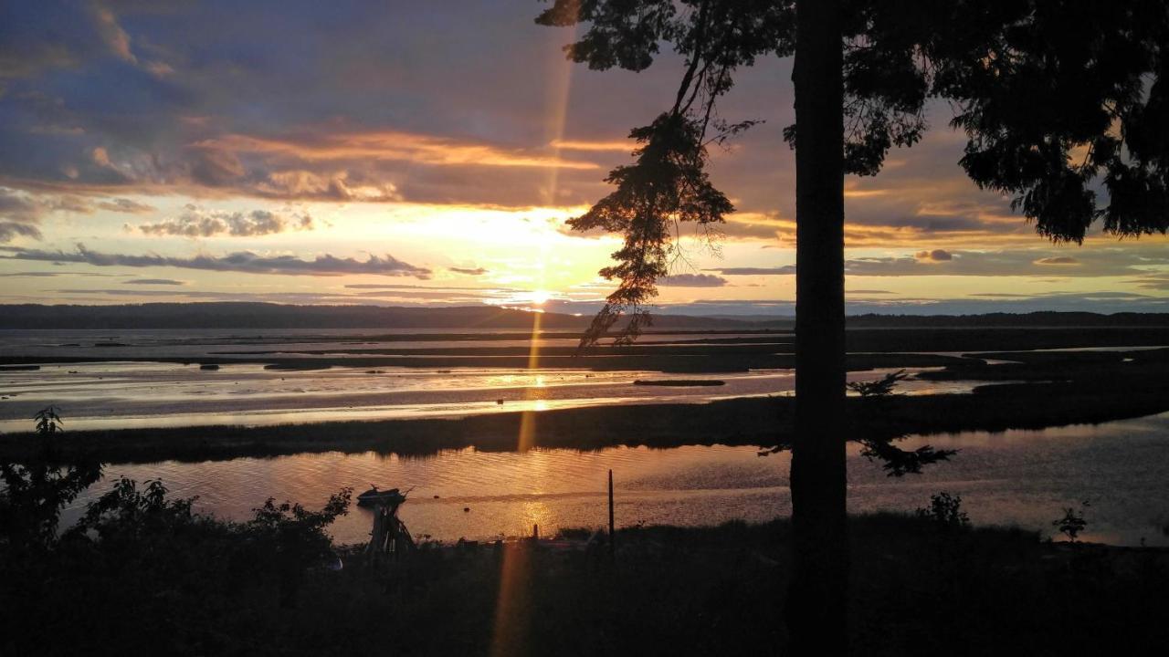 Warm Beach Hideaway With Private Beach! Stanwood Eksteriør billede